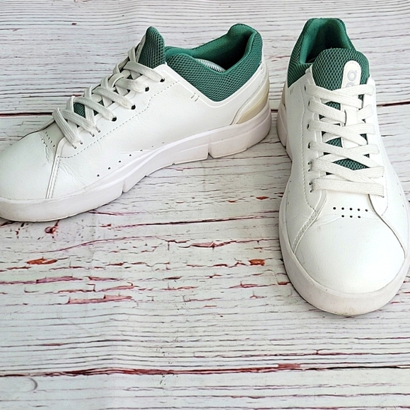 ON RUNNING The Roger White and Green Leather Sneakers Women's Size 7 - Picture 5 of 9